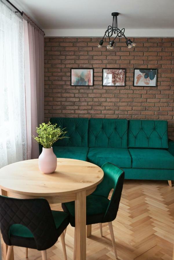 Apartament Retro กดิเนีย ภายนอก รูปภาพ